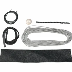 Tennbroderisats armband, svart